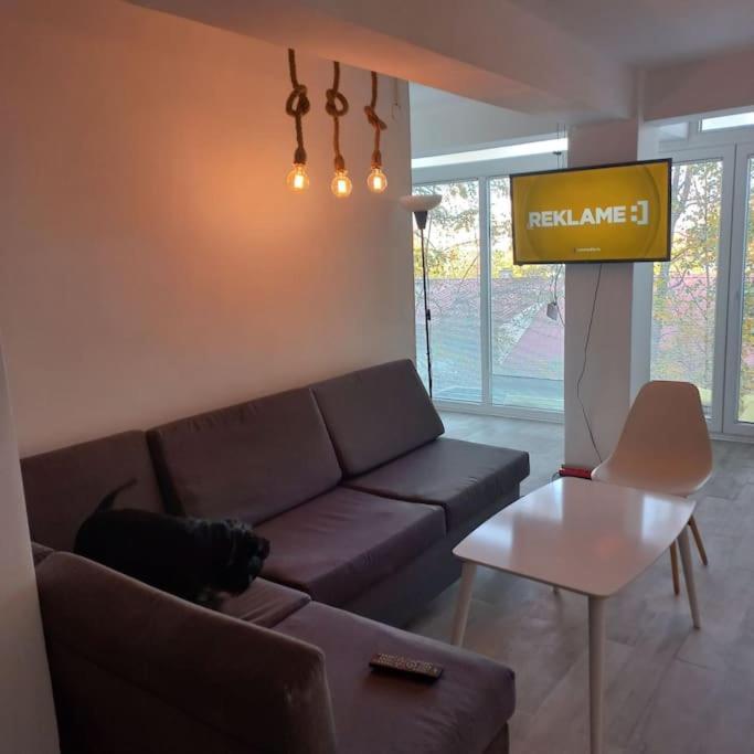 Lovely 1- Bedroom Condo Close To Downtown Скопие Екстериор снимка